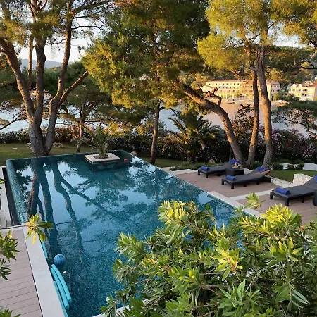 Luxury Beachfront Lilly With Private Pool