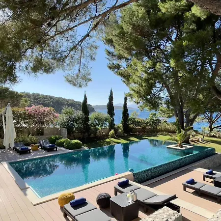 וילה Luxury Beachfront Lilly With Private Pool *