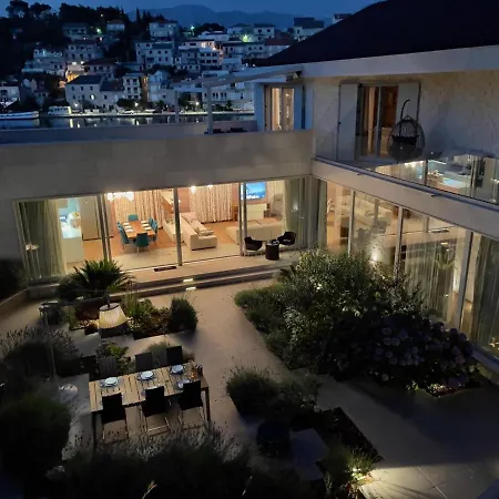 וילה Luxury Beachfront Lilly With Private Pool פובליה