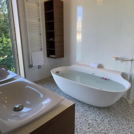 Luxury Beachfront Lilly With Private Pool וילה *