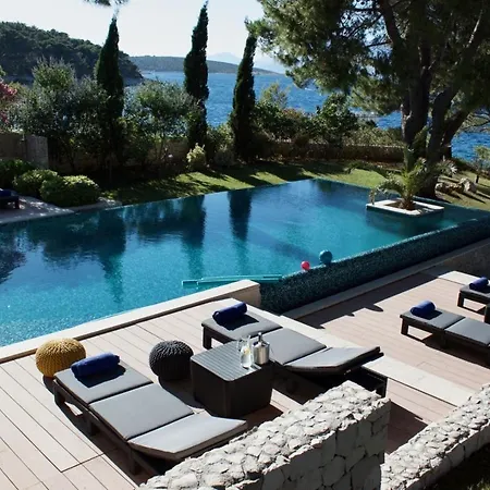 Luxury Beachfront Lilly With Private Pool * פובליה