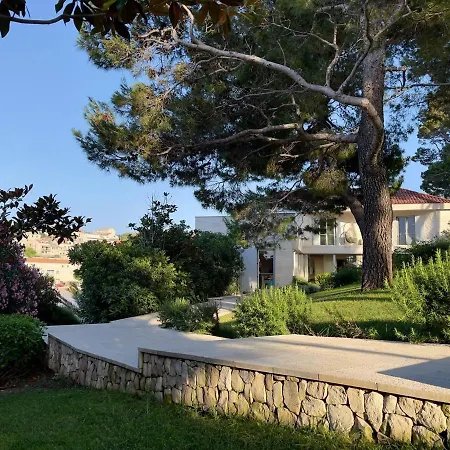 Luxury Beachfront Lilly With Private Pool וילה