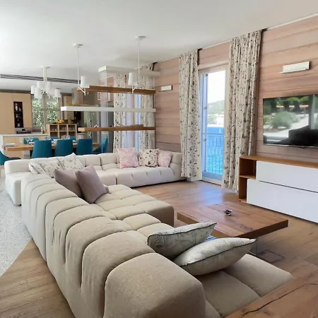 וילה Luxury Beachfront Lilly With Private Pool פובליה