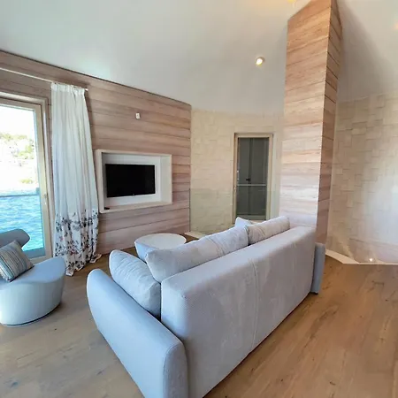 וילה Luxury Beachfront Lilly With Private Pool פובליה