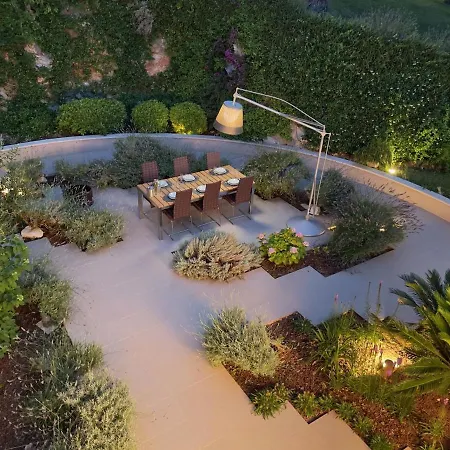 Luxury Beachfront Lilly With Private Pool וילה