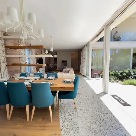 Luxury Beachfront Lilly With Private Pool פובליה