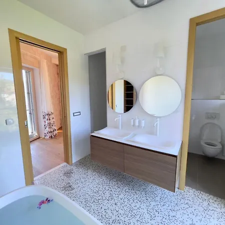 Luxury Beachfront Lilly With Private Pool * פובליה