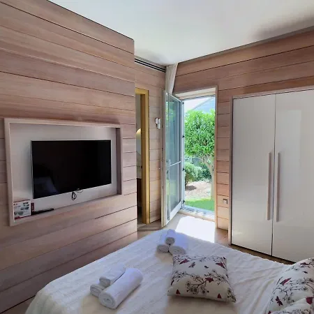 Luxury Beachfront Lilly With Private Pool וילה