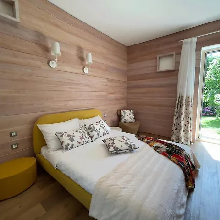 Luxury Beachfront Lilly With Private Pool * פובליה