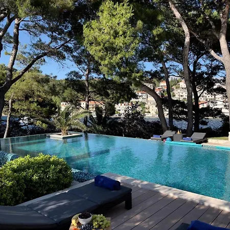 Luxury Beachfront Lilly With Private Pool וילה *