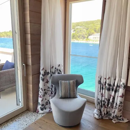 Luxury Beachfront Lilly With Private Pool וילה פובליה