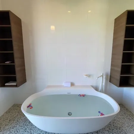 Luxury Beachfront Lilly With Private Pool וילה פובליה