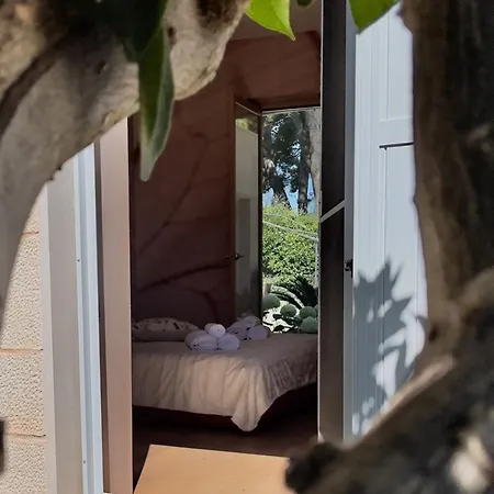 Luxury Beachfront Lilly With Private Pool * פובליה