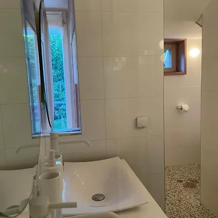 Luxury Beachfront Lilly With Private Pool * פובליה