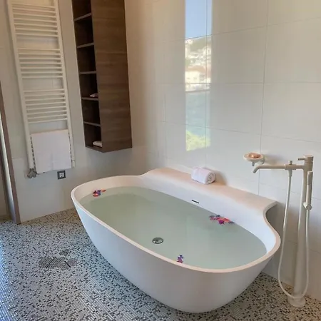 Luxury Beachfront Lilly With Private Pool